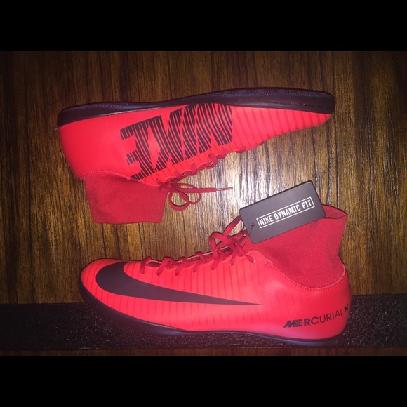 nike soccer cleats indoor